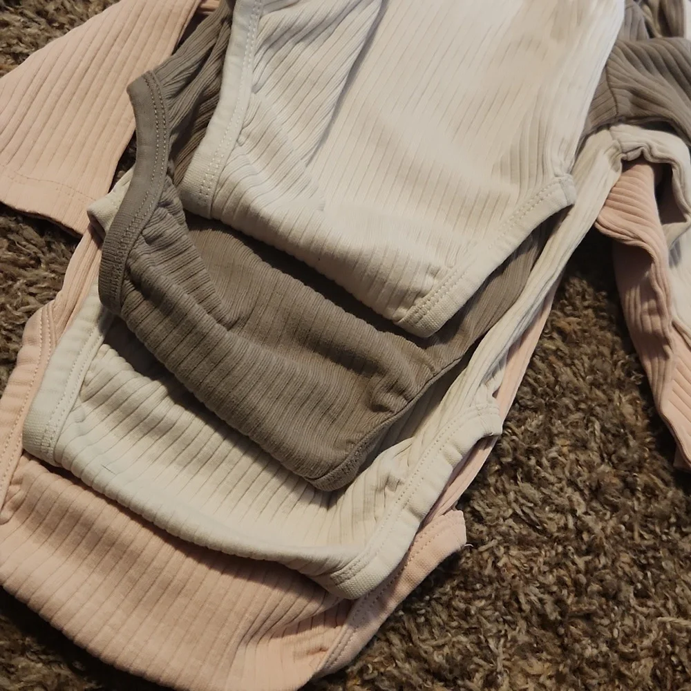 H&M Onesies - Picture 4 of 4